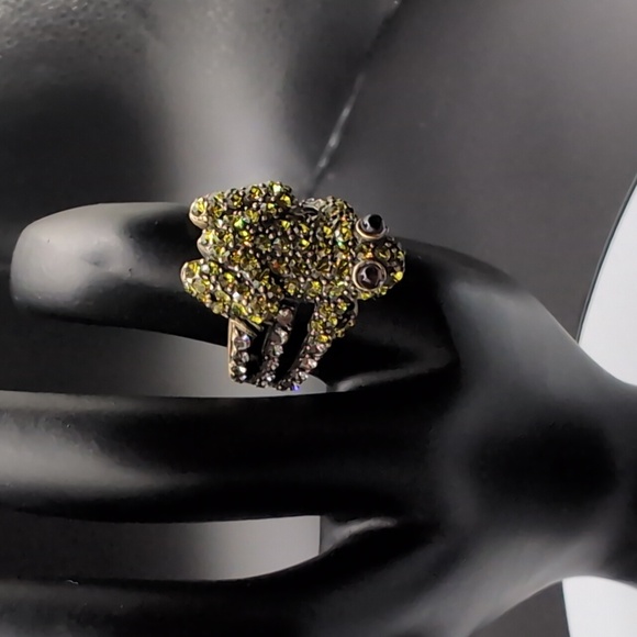 Heidi Daus| Green Rhinestone Frog Brass Toned Ring - Picture 4 of 10